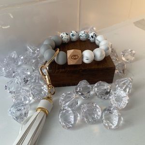 Super cute marble keychain!!